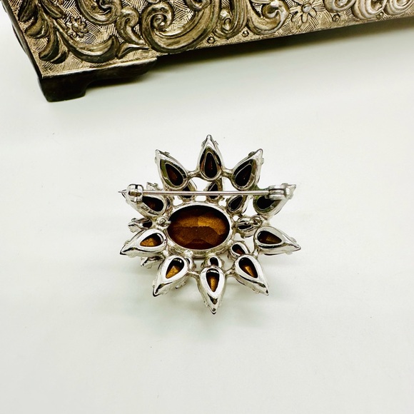 Vintage SCHREINER Rhinestone Brooch - Picture 4 of 15